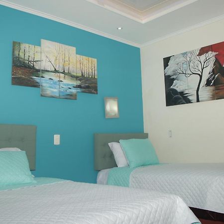 Hotel Dubai 马尼萨莱斯 外观 照片