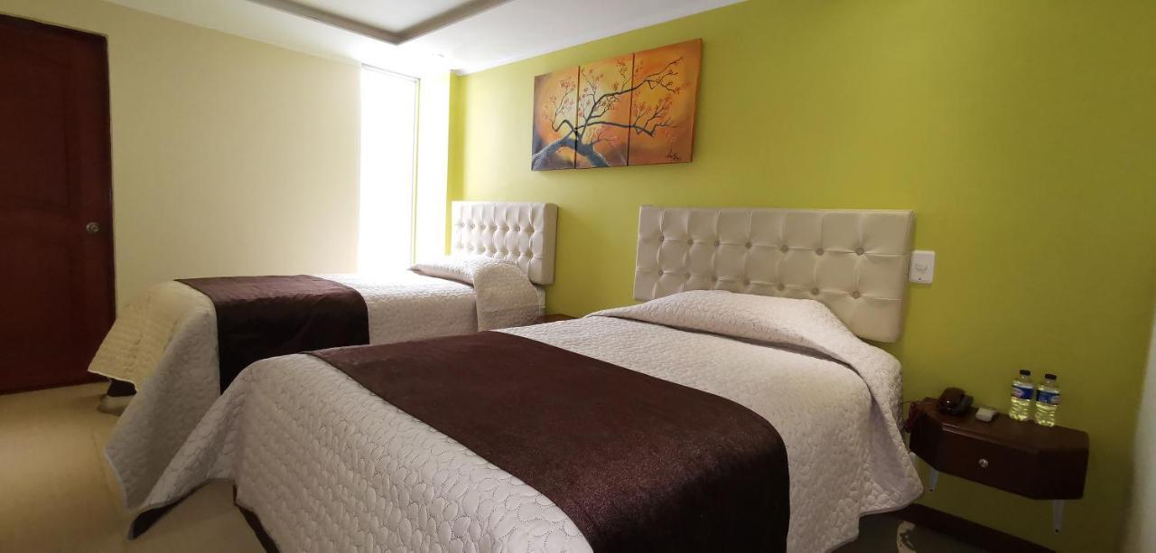 Hotel Dubai 马尼萨莱斯 外观 照片
