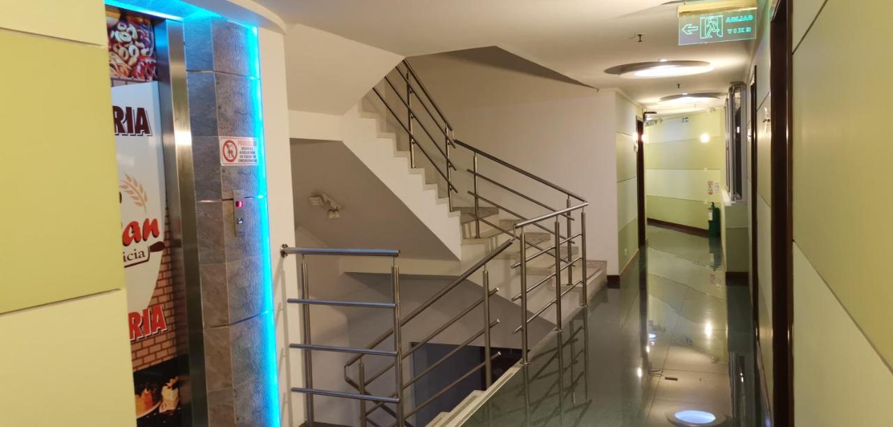 Hotel Dubai 马尼萨莱斯 外观 照片