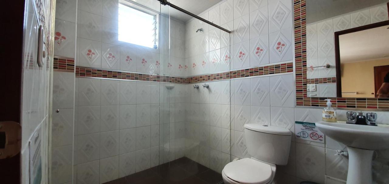 Hotel Dubai 马尼萨莱斯 外观 照片