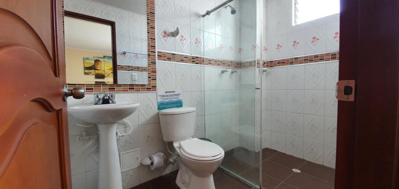 Hotel Dubai 马尼萨莱斯 外观 照片