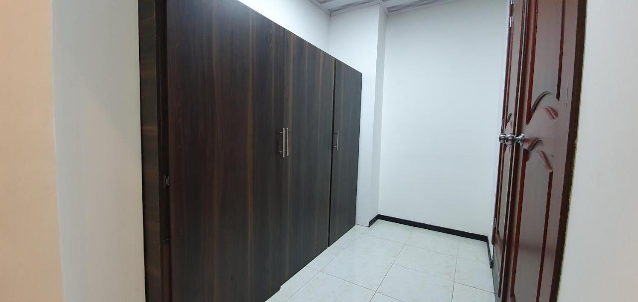 Hotel Dubai 马尼萨莱斯 外观 照片