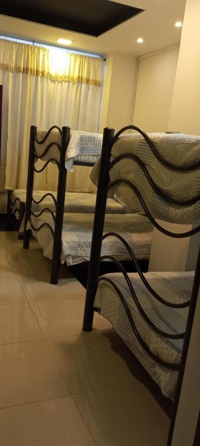 Hotel Dubai 马尼萨莱斯 外观 照片