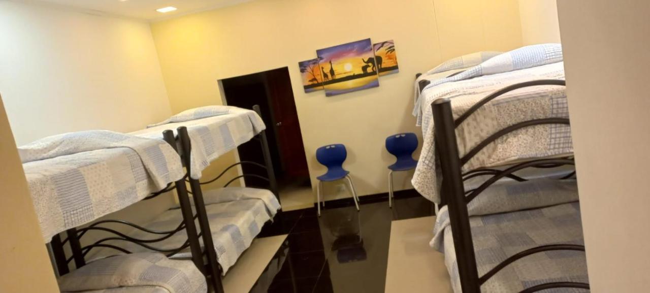 Hotel Dubai 马尼萨莱斯 外观 照片